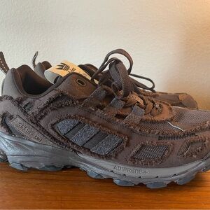 adidas Shadowturf
Song for the Mute Dark Brown